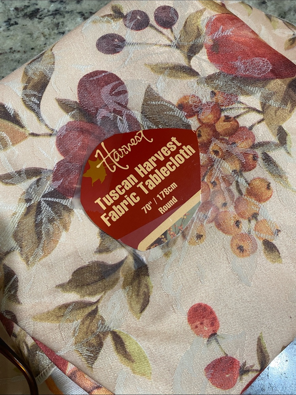 Round Fabric Tablecloth - Cream with 6 Napkins